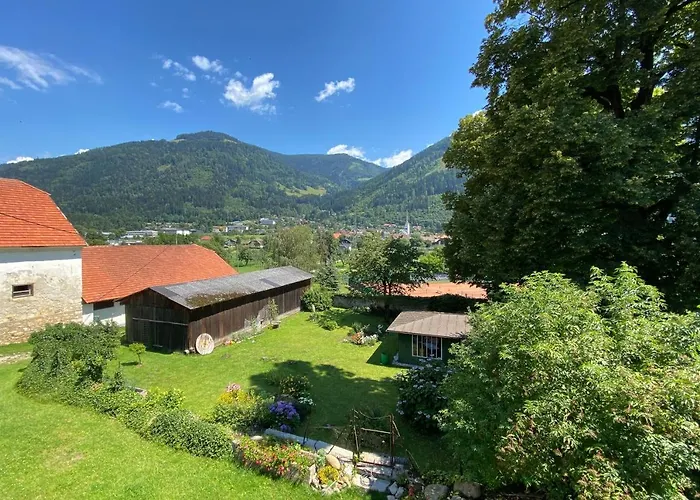 Pferdegut Schloss Treffen Apartments